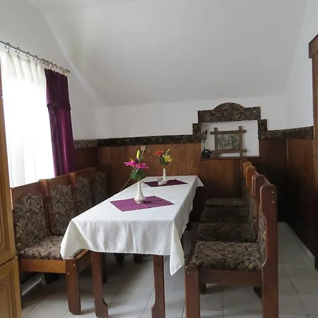 Rezkakas Fogado Bed & Breakfast Zirc